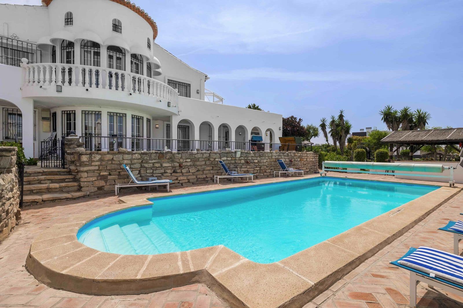 6 makuuhuone Huvila myytävänä paikassa Estepona mukana uima-altaan - 1 450 000 € (Ref: 9037807)