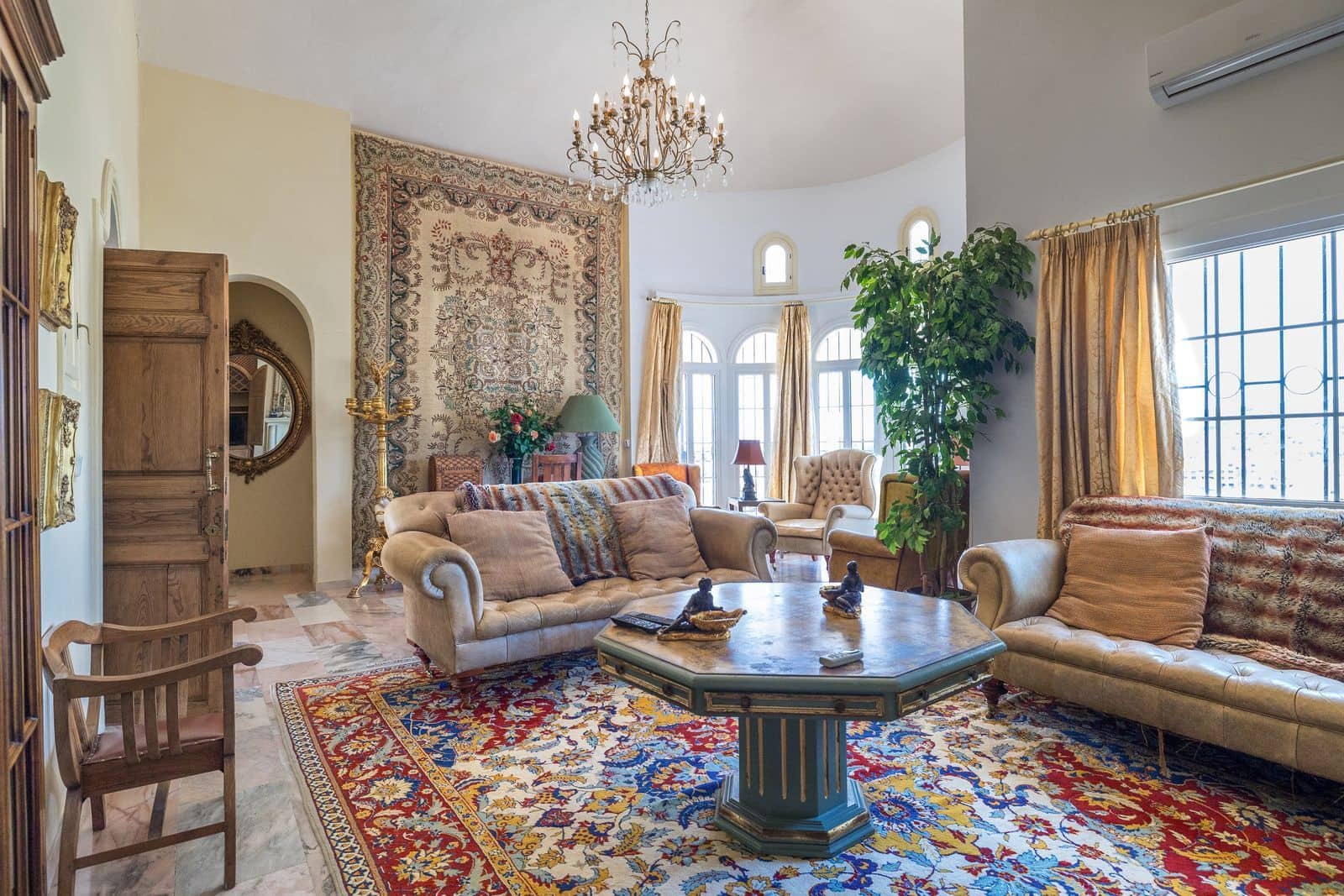 6 makuuhuone Huvila myytävänä paikassa Estepona mukana uima-altaan - 1 450 000 € (Ref: 9037807)