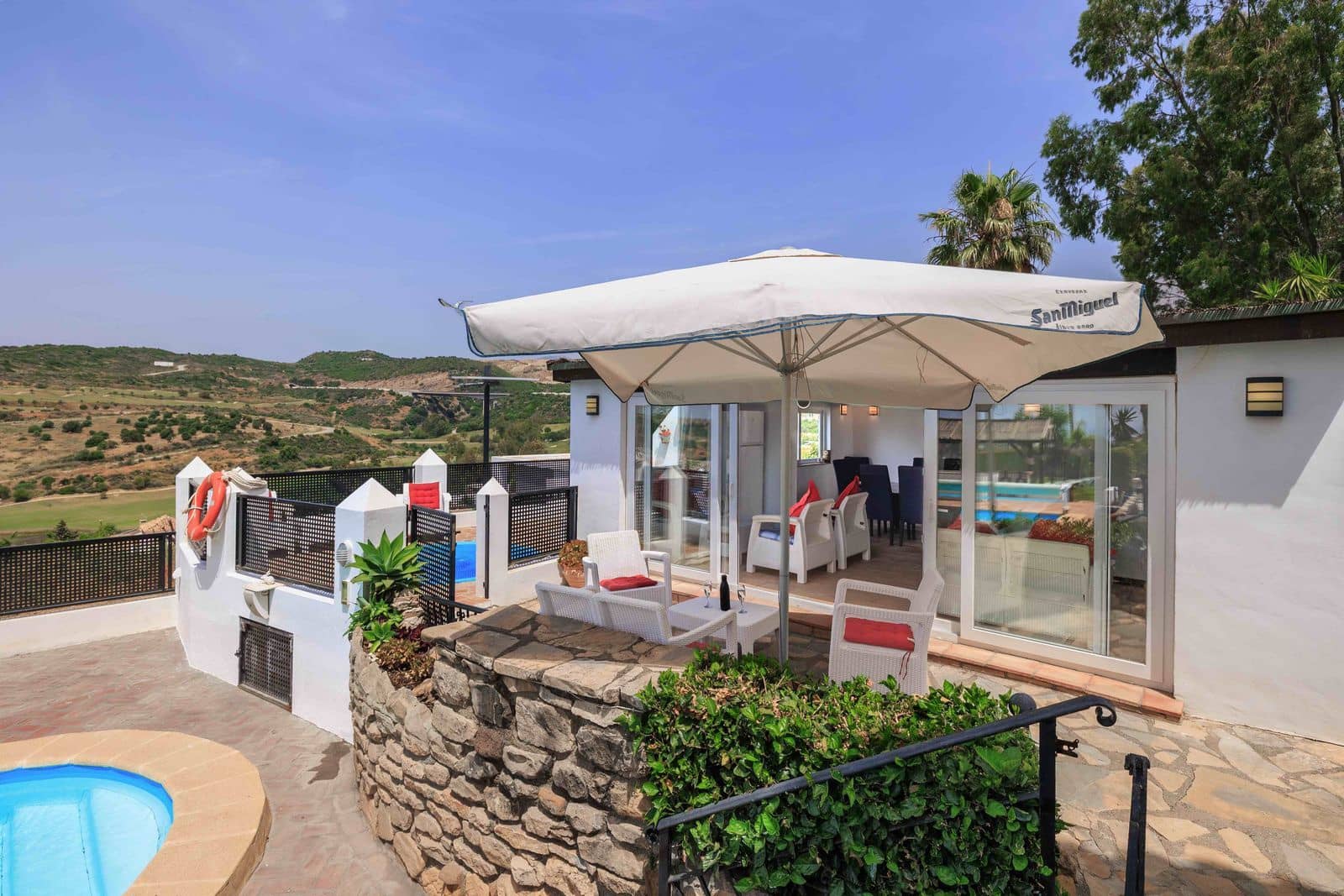 6 makuuhuone Huvila myytävänä paikassa Estepona mukana uima-altaan - 1 450 000 € (Ref: 9037807)