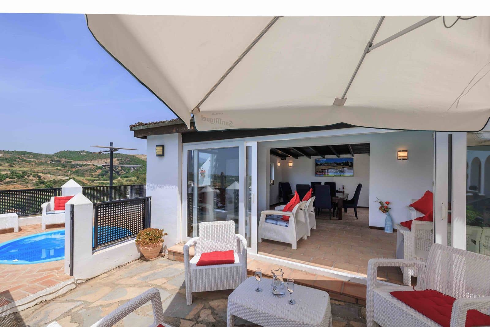 6 makuuhuone Huvila myytävänä paikassa Estepona mukana uima-altaan - 1 450 000 € (Ref: 9037807)