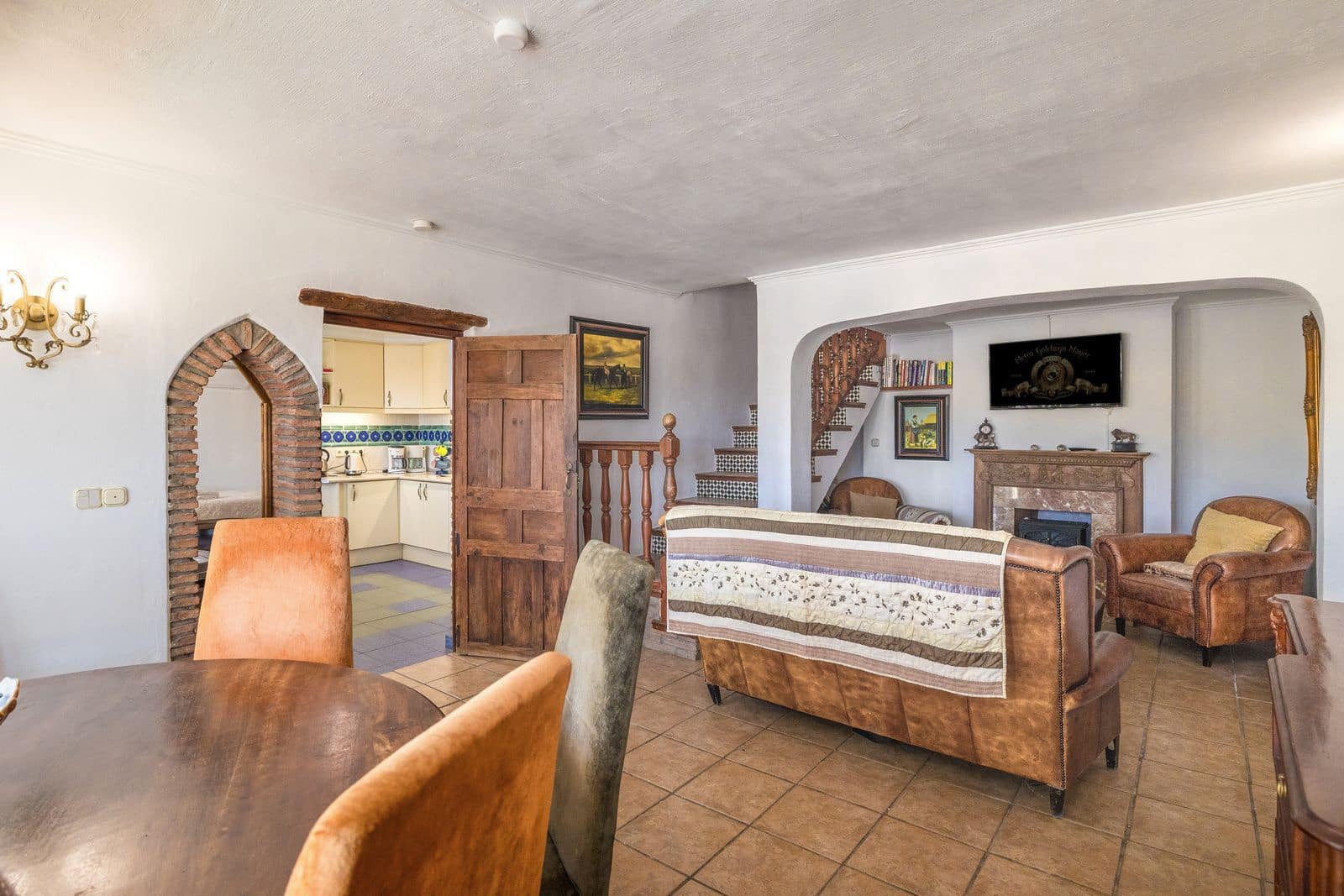 6 makuuhuone Huvila myytävänä paikassa Estepona mukana uima-altaan - 1 450 000 € (Ref: 9037807)