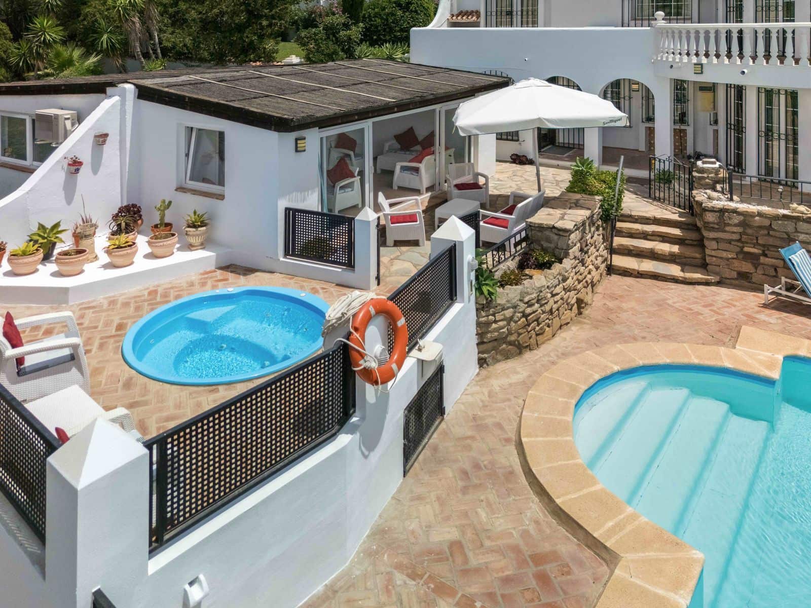6 makuuhuone Huvila myytävänä paikassa Estepona mukana uima-altaan - 1 450 000 € (Ref: 9037807)