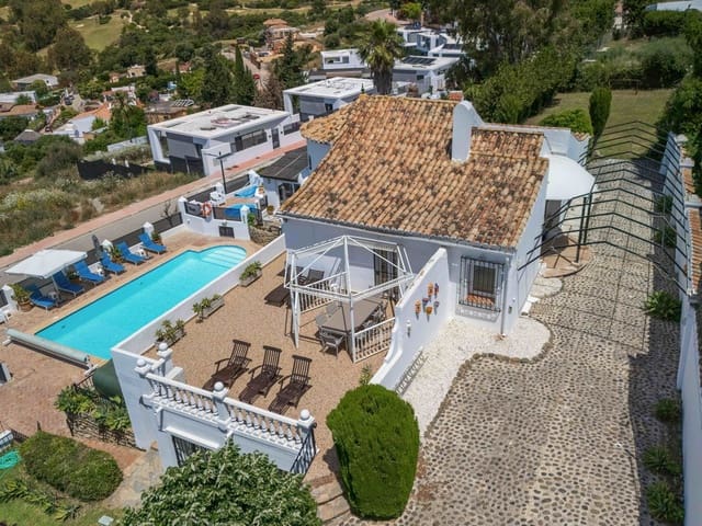 6 makuuhuone Huvila myytävänä paikassa Estepona mukana uima-altaan - 1 450 000 € (Ref: 9037807)