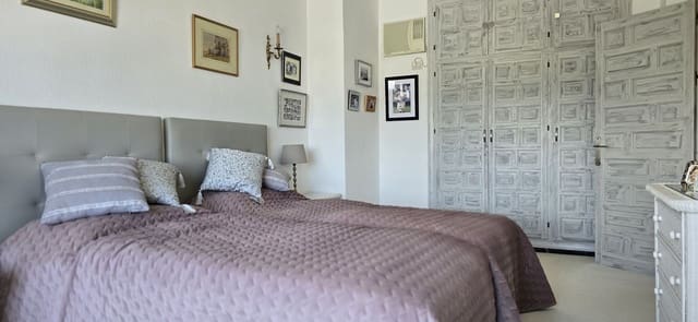 2 soveværelse Lejlighed til salg i El Paraiso, Estepona med garage - € 649.000 (Ref: 9072827)