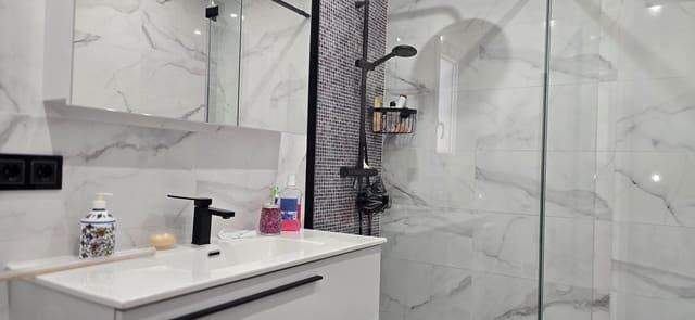 2 soveværelse Lejlighed til salg i El Paraiso, Estepona med garage - € 649.000 (Ref: 9072827)