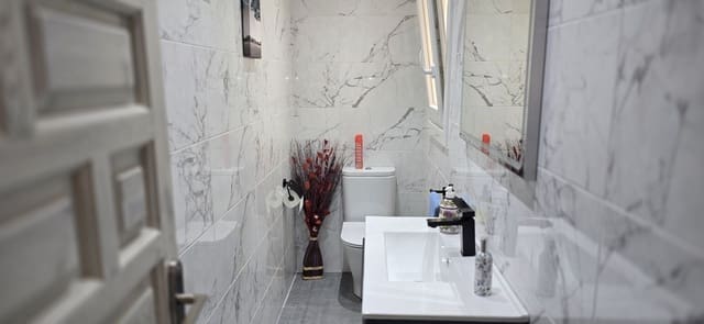 2 soveværelse Lejlighed til salg i El Paraiso, Estepona med garage - € 649.000 (Ref: 9072827)