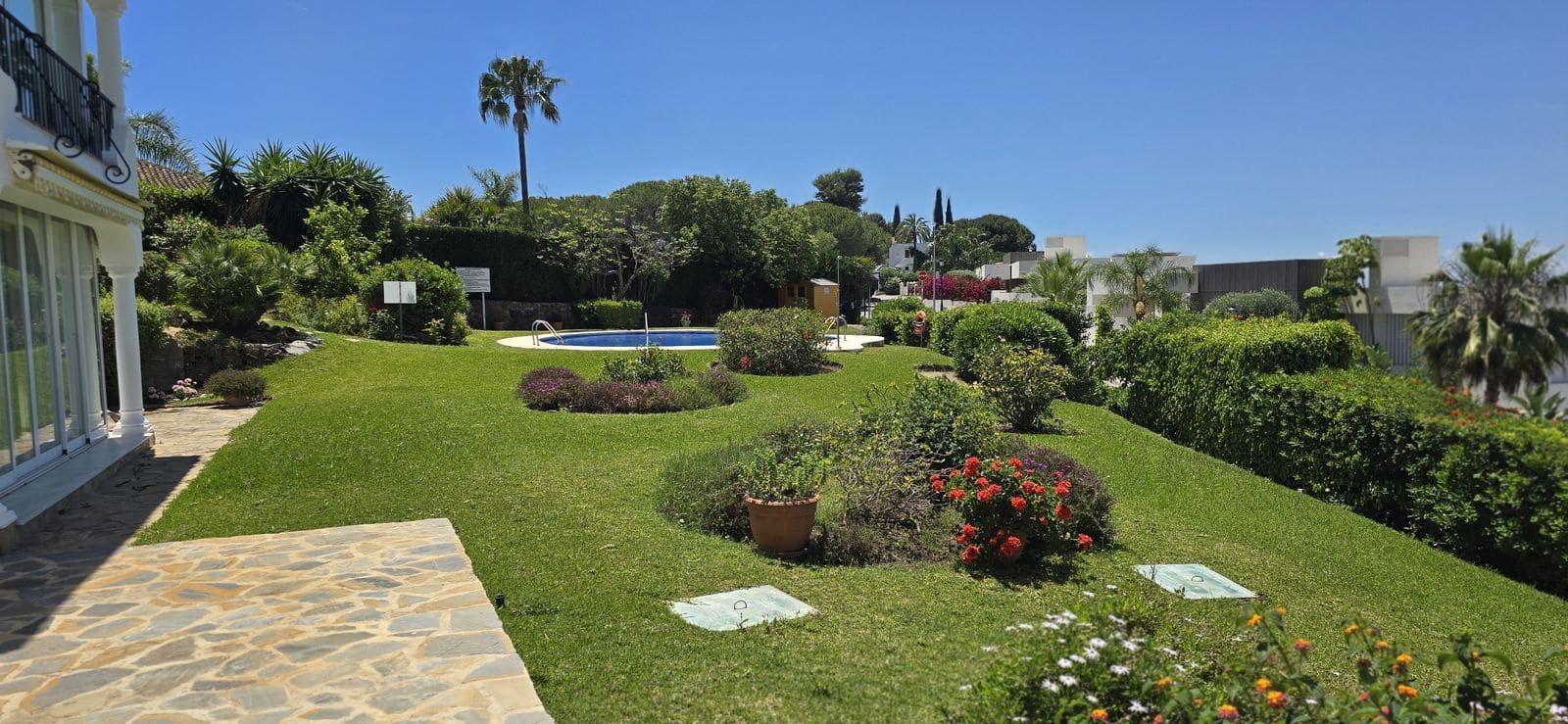2 bedroom Apartment for sale in El Paraiso with garage - € 649,000 (Ref: 9072827)