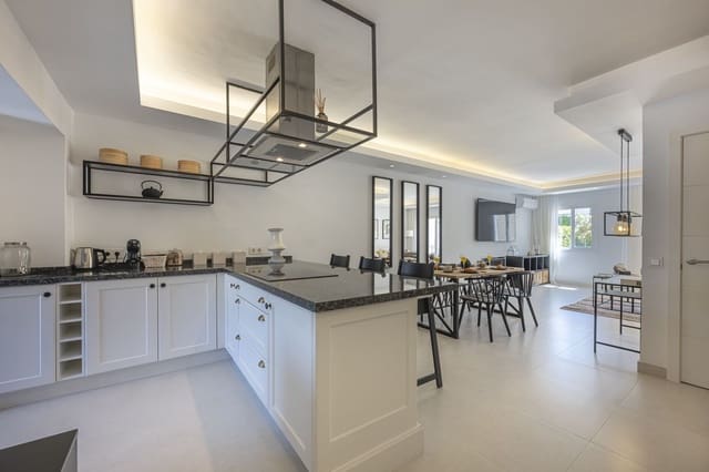 3 soveværelse Byhus til salg i Aloha Golf, Marbella med swimmingpool - € 650.000 (Ref: 9097615)