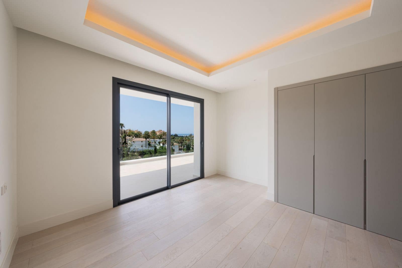 4 bedroom Villa for sale in Estepona with pool - € 3,000,000 (Ref: 9105841)