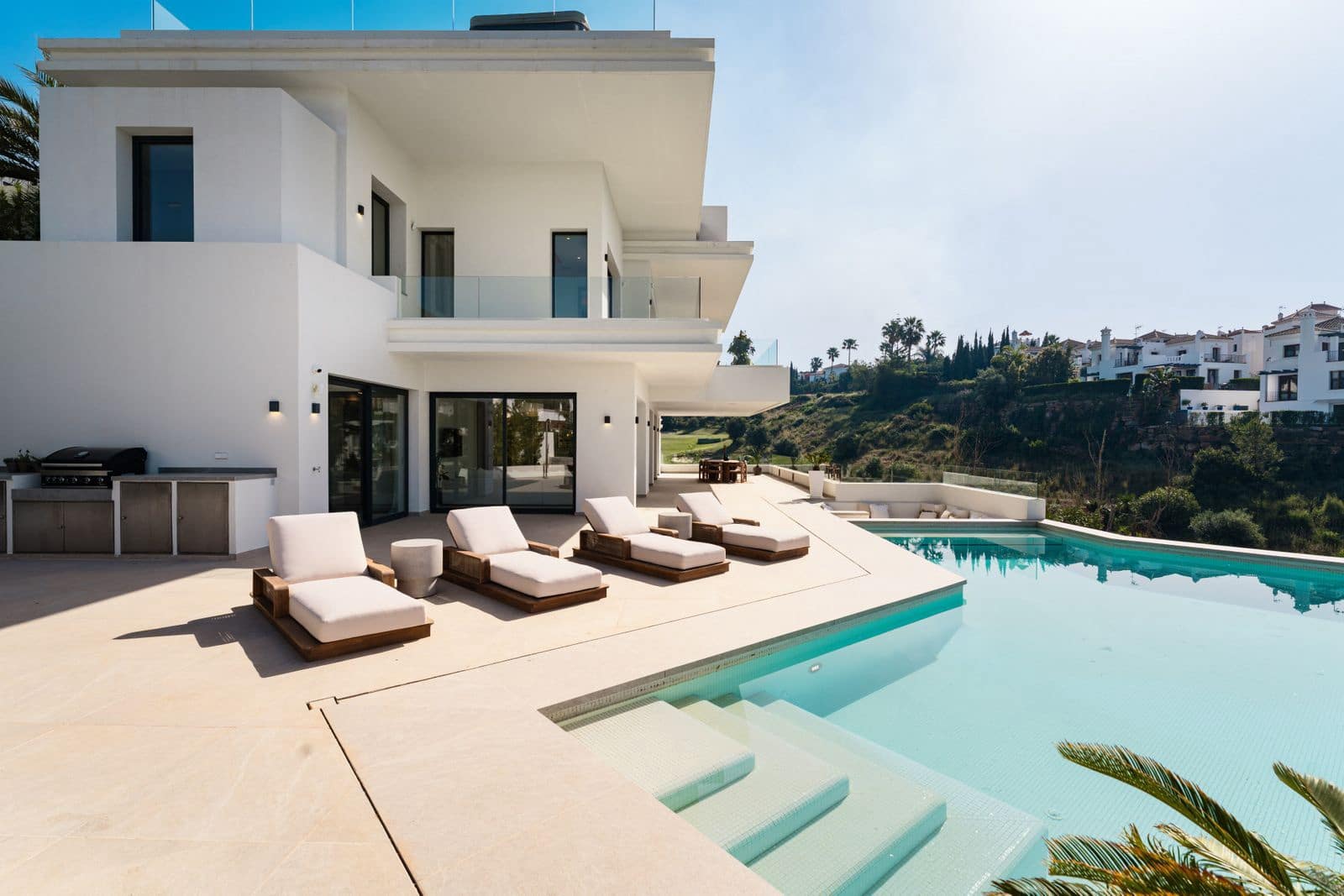 4 sovrum Villa till salu i Estepona med pool - 2 990 000 € (Ref: 9105841)