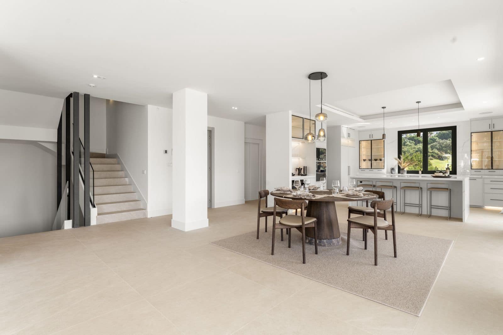 4 bedroom Villa for sale in Estepona with pool - € 2,990,000 (Ref: 9105841)