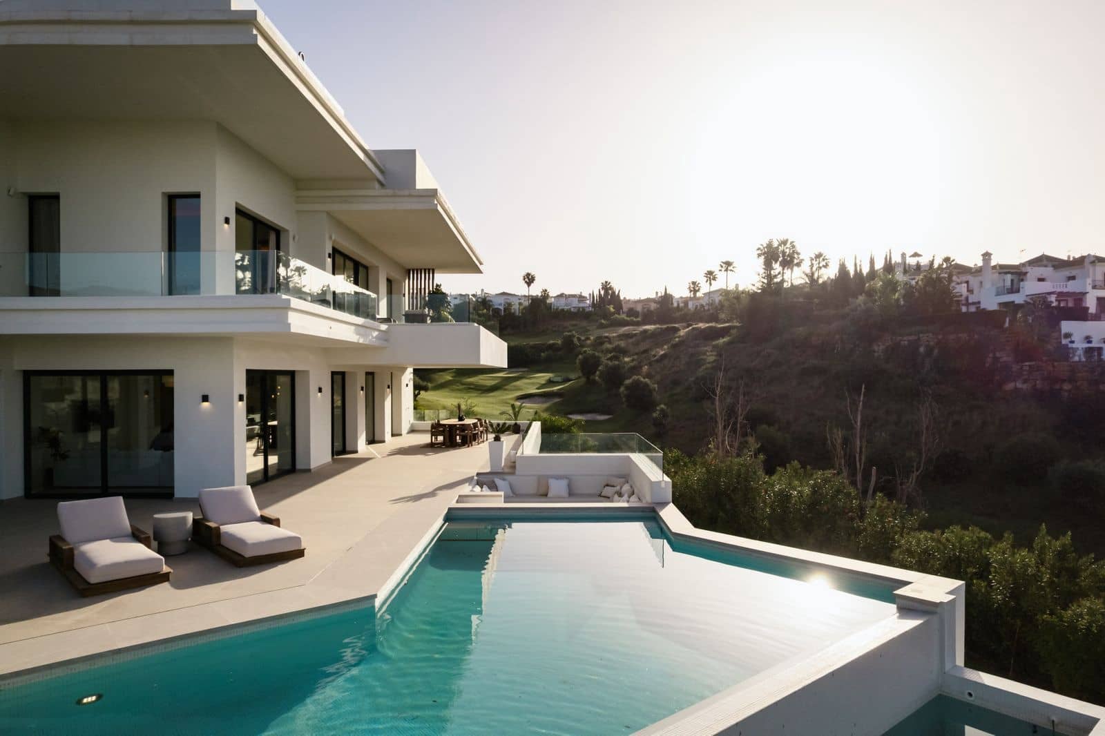 4 bedroom Villa for sale in Estepona with pool - € 2,990,000 (Ref: 9105841)
