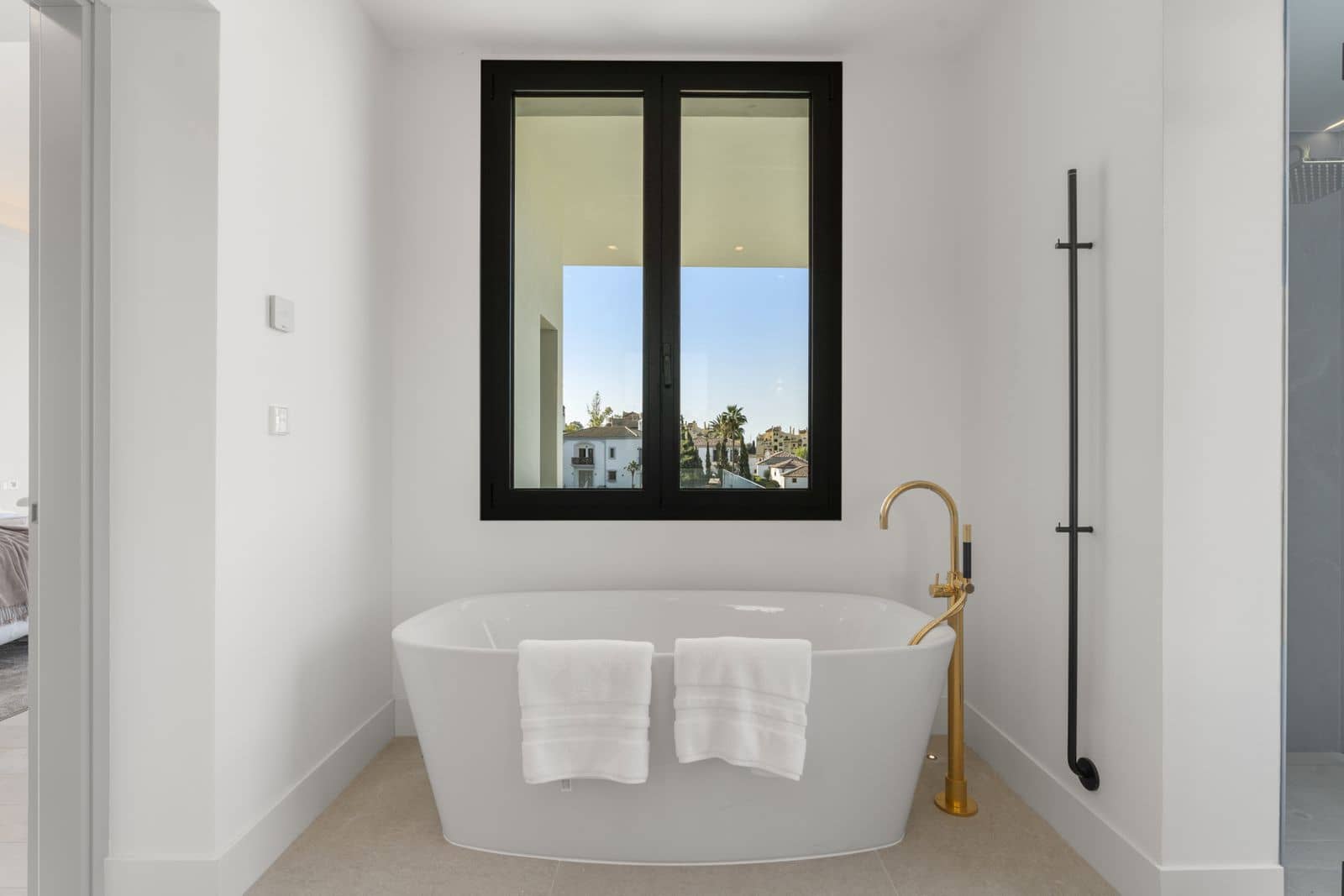 4 bedroom Villa for sale in Estepona with pool - € 2,990,000 (Ref: 9105841)