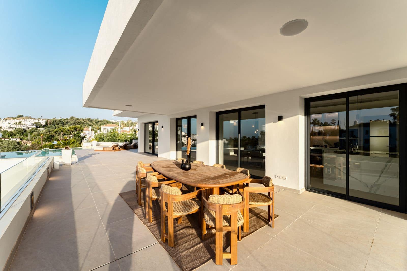 4 bedroom Villa for sale in Estepona with pool - € 2,990,000 (Ref: 9105841)