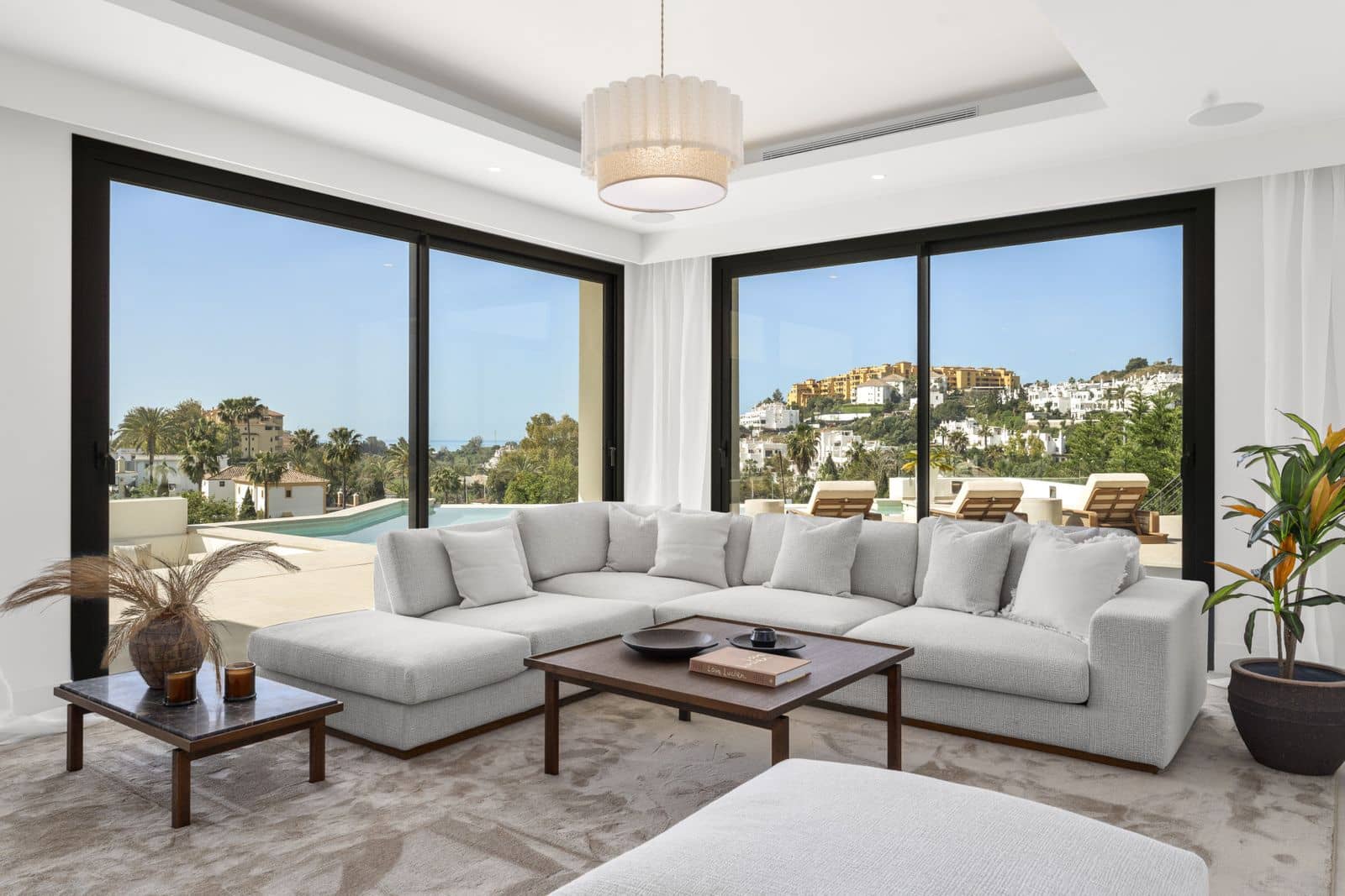 4 bedroom Villa for sale in Estepona with pool - € 2,990,000 (Ref: 9105841)