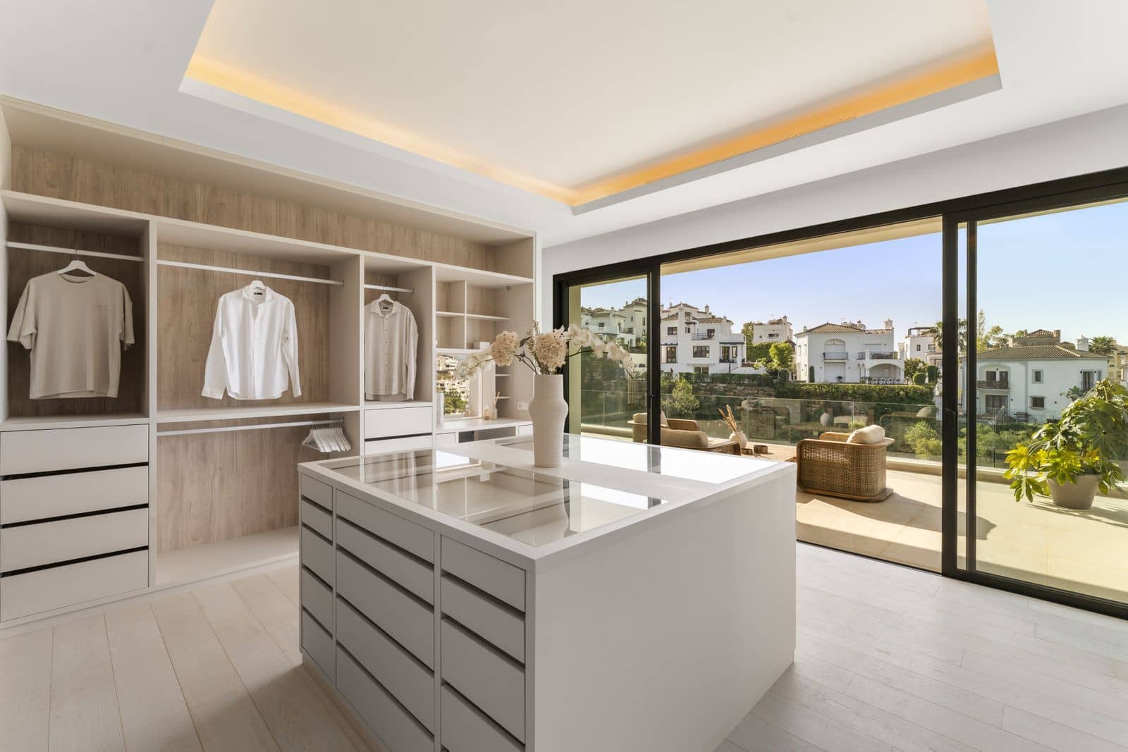 4 bedroom Villa for sale in Estepona with pool - € 2,990,000 (Ref: 9105841)