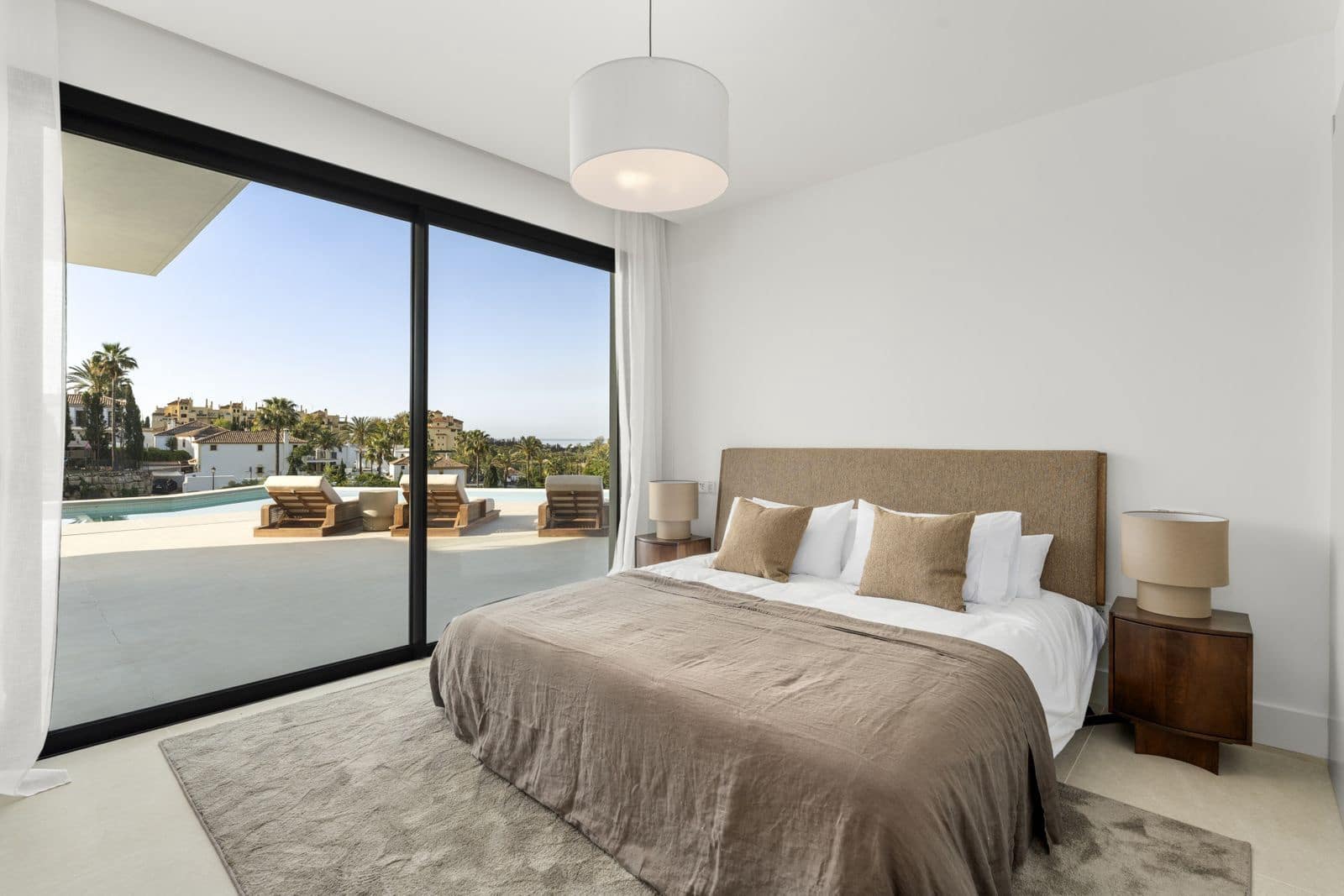 4 bedroom Villa for sale in Estepona with pool - € 2,990,000 (Ref: 9105841)