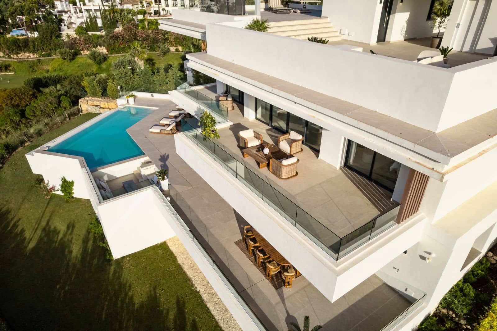 4 bedroom Villa for sale in Estepona with pool - € 2,990,000 (Ref: 9105841)
