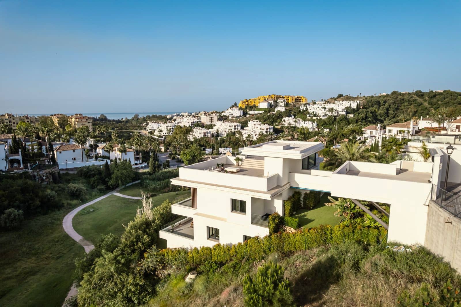 4 bedroom Villa for sale in Estepona with pool - € 2,990,000 (Ref: 9105841)