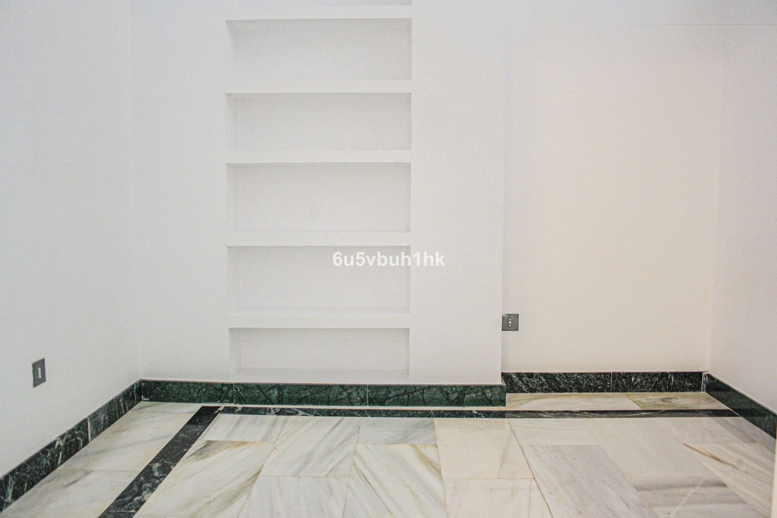 Apartamento de 2 habitaciones en Marbella en venta con piscina - 430.000 € (Ref: 9105843)