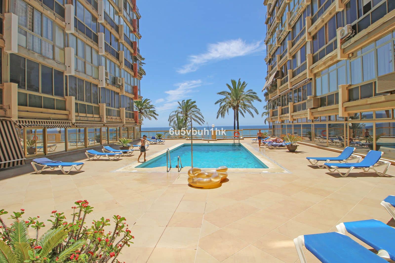2 bedroom Apartment for sale in Marbella with pool - € 430,000 (Ref: 9105843)