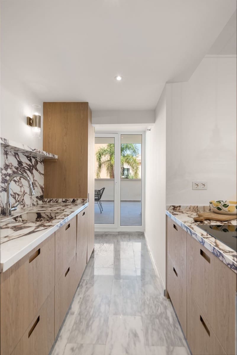 2 bedroom Apartment for sale in Nueva Andalucia with pool garage - € 449,000 (Ref: 9109633)