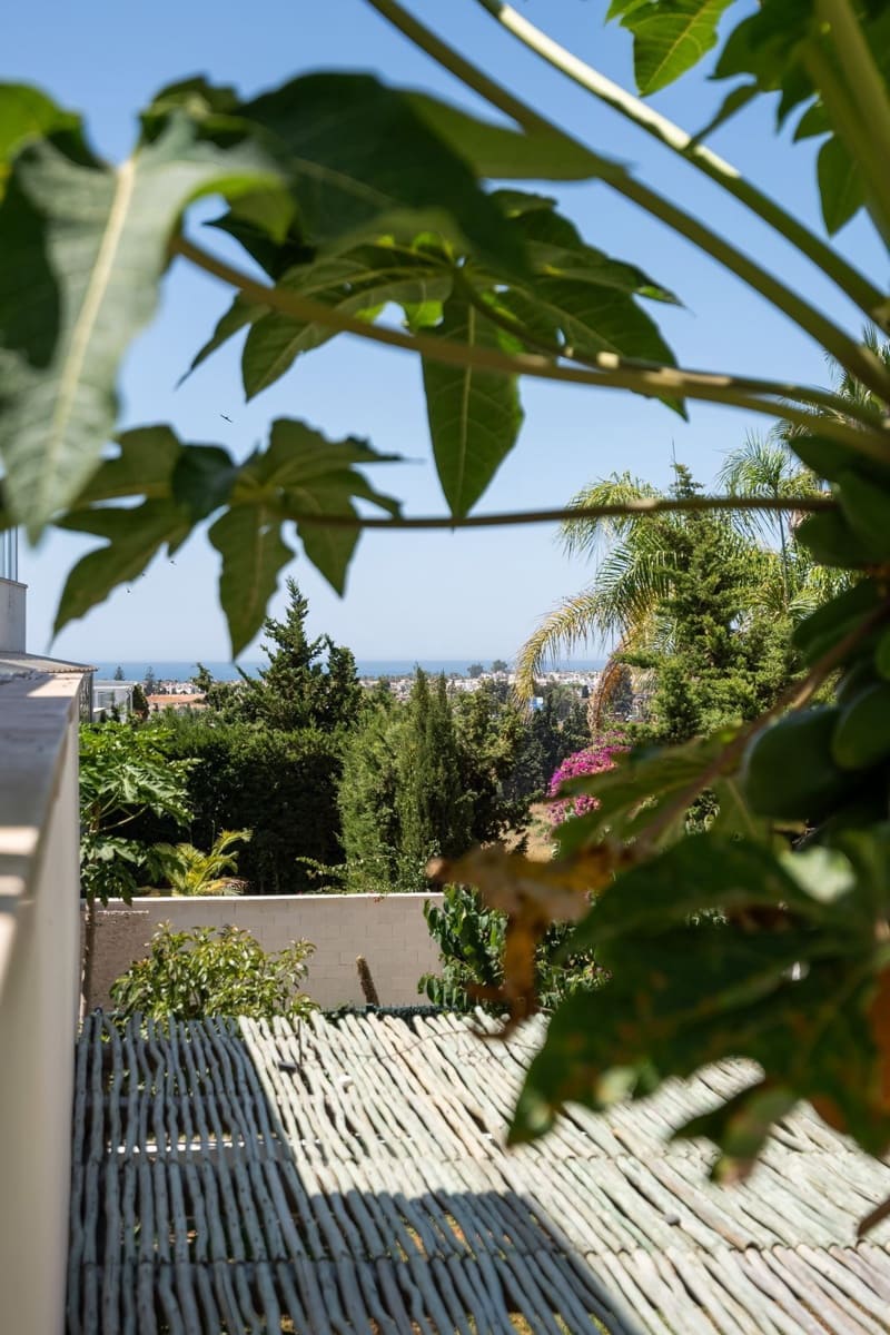 2 bedroom Apartment for sale in Nueva Andalucia with pool garage - € 449,000 (Ref: 9109633)