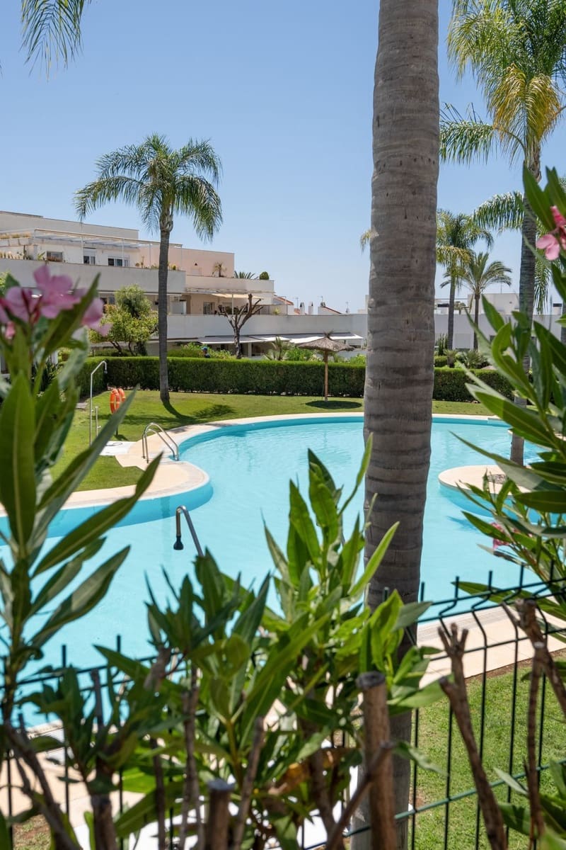 2 bedroom Apartment for sale in Nueva Andalucia with pool garage - € 449,000 (Ref: 9109633)