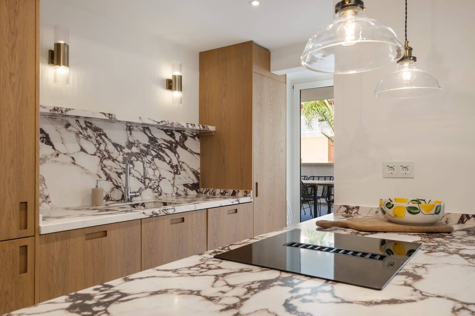 2 bedroom Apartment for sale in Nueva Andalucia with pool garage - € 449,000 (Ref: 9109633)