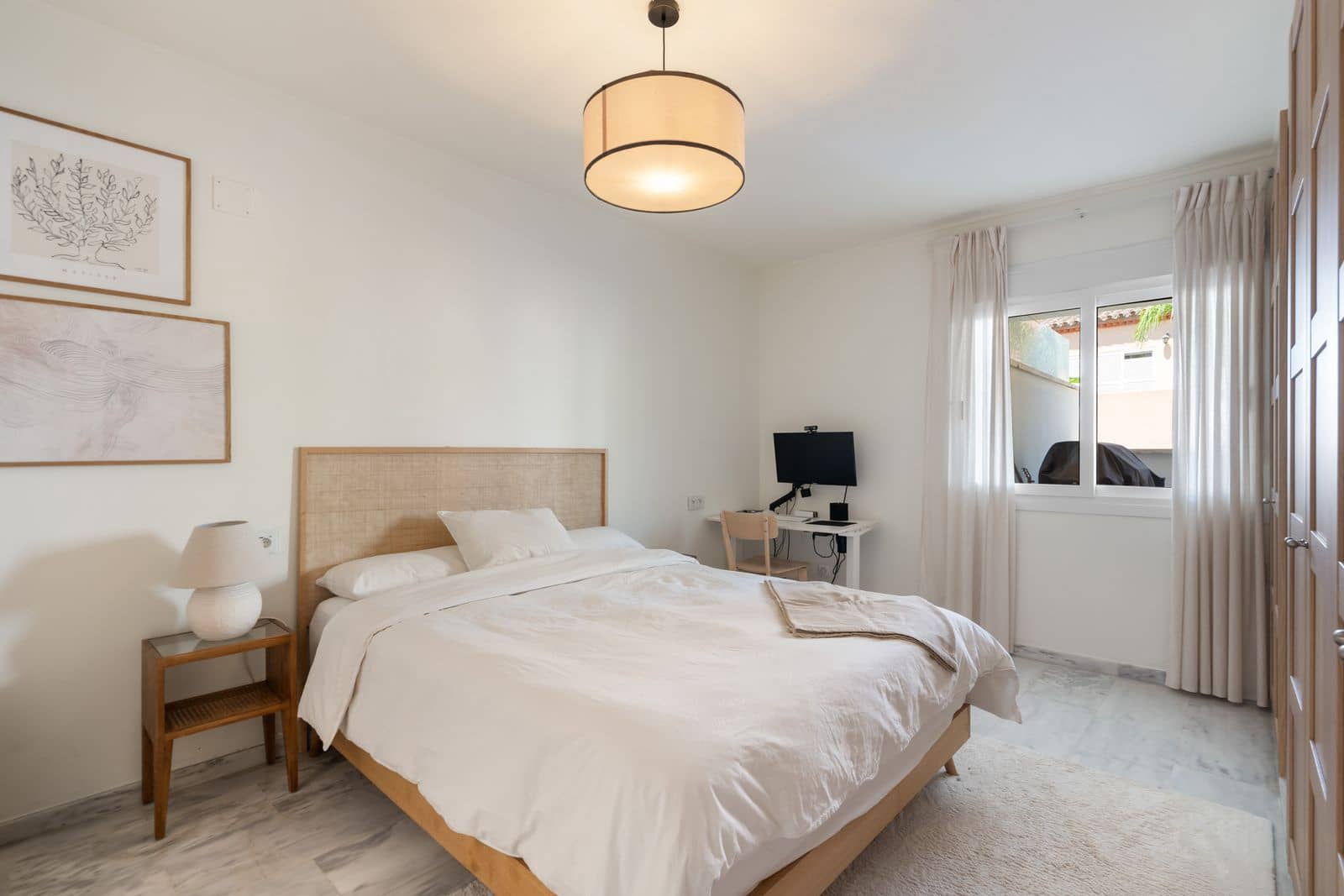 2 bedroom Apartment for sale in Nueva Andalucia with pool garage - € 449,000 (Ref: 9109633)