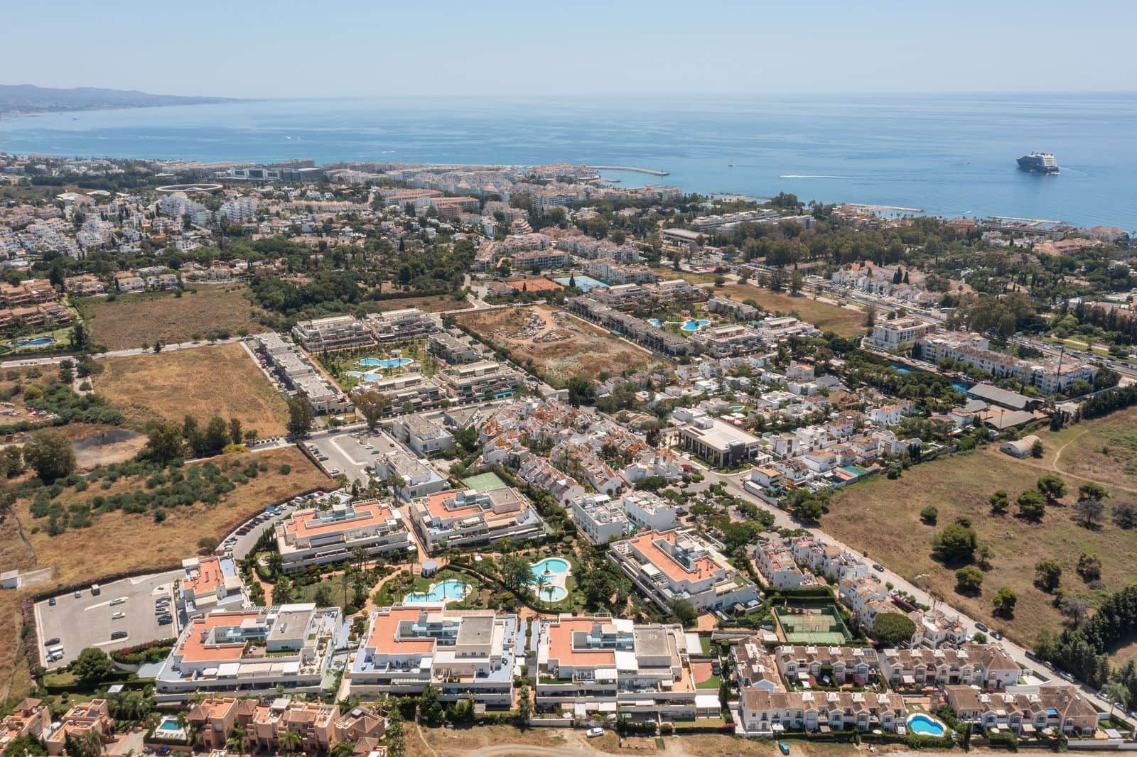 2 bedroom Apartment for sale in Nueva Andalucia with pool garage - € 449,000 (Ref: 9109633)