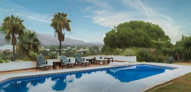 5 makuuhuone Huvila myytävänä paikassa Nueva Andalucia, Marbella mukana uima-altaan 
autotalli - 2 800 000 € (Ref: 9114841)