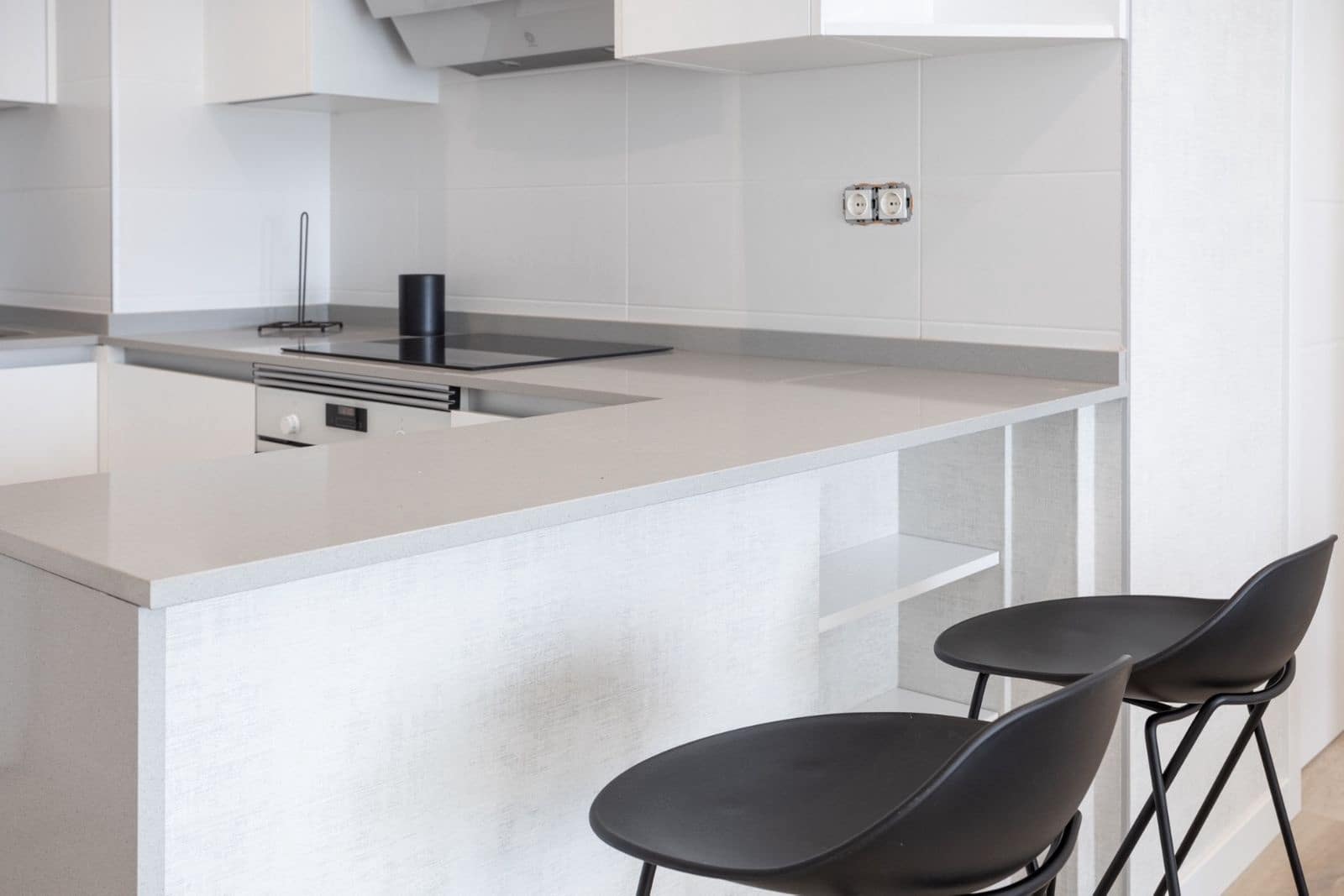 2 bedroom Apartment for sale in Nueva Andalucia - € 890,000 (Ref: 9116808)