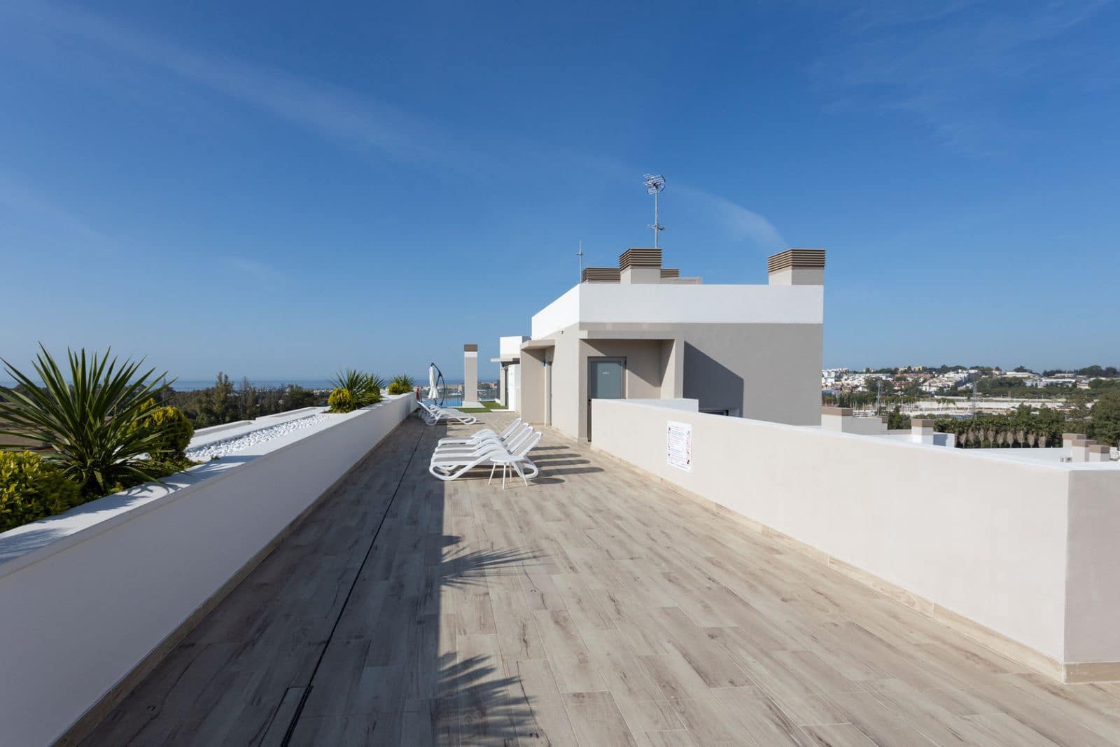 2 bedroom Apartment for sale in Nueva Andalucia - € 890,000 (Ref: 9116808)