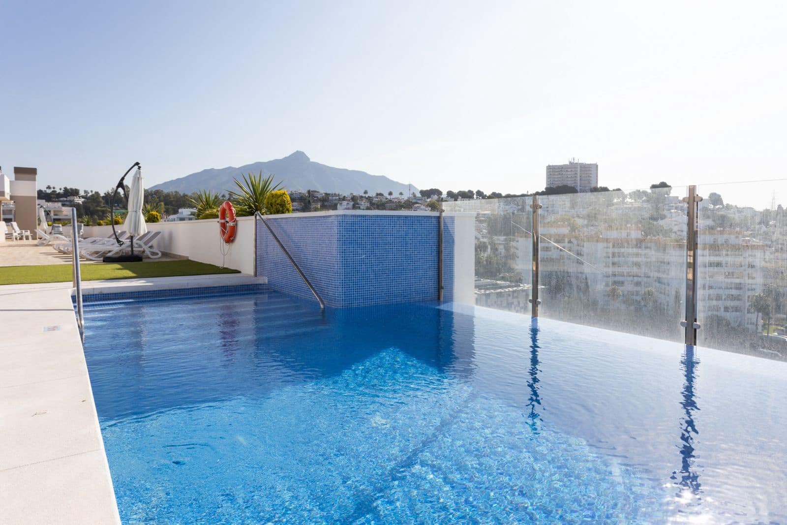 2 bedroom Apartment for sale in Nueva Andalucia - € 890,000 (Ref: 9116808)