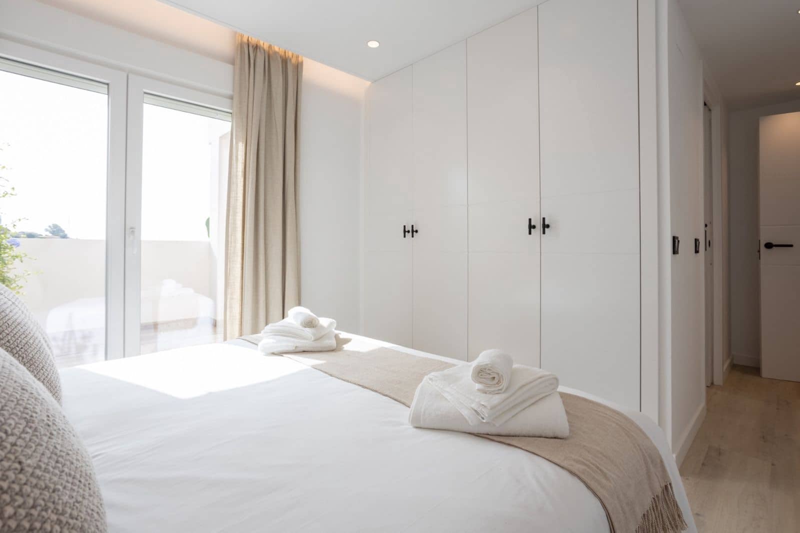 2 bedroom Apartment for sale in Nueva Andalucia - € 890,000 (Ref: 9116808)