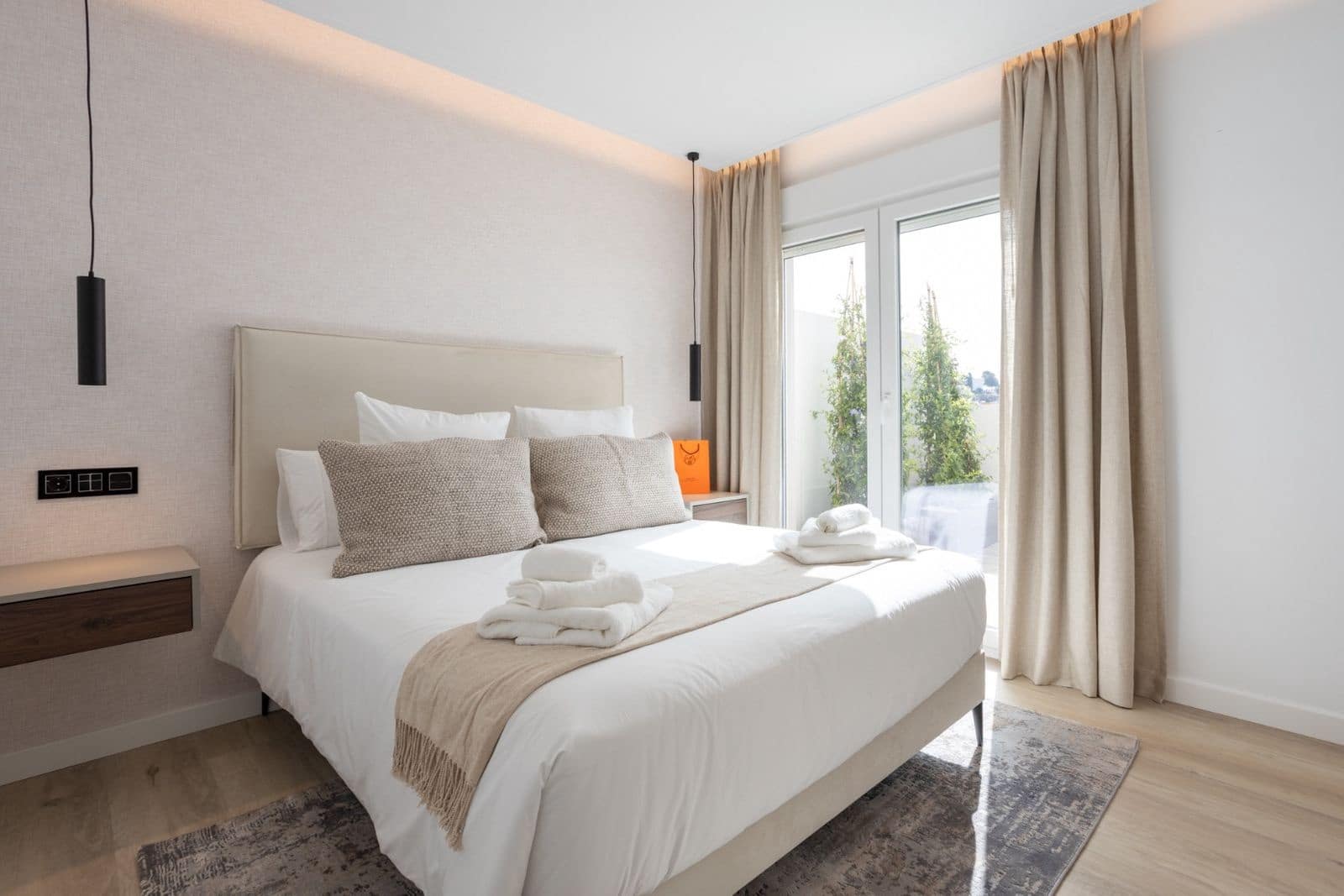 2 bedroom Apartment for sale in Nueva Andalucia - € 890,000 (Ref: 9116808)