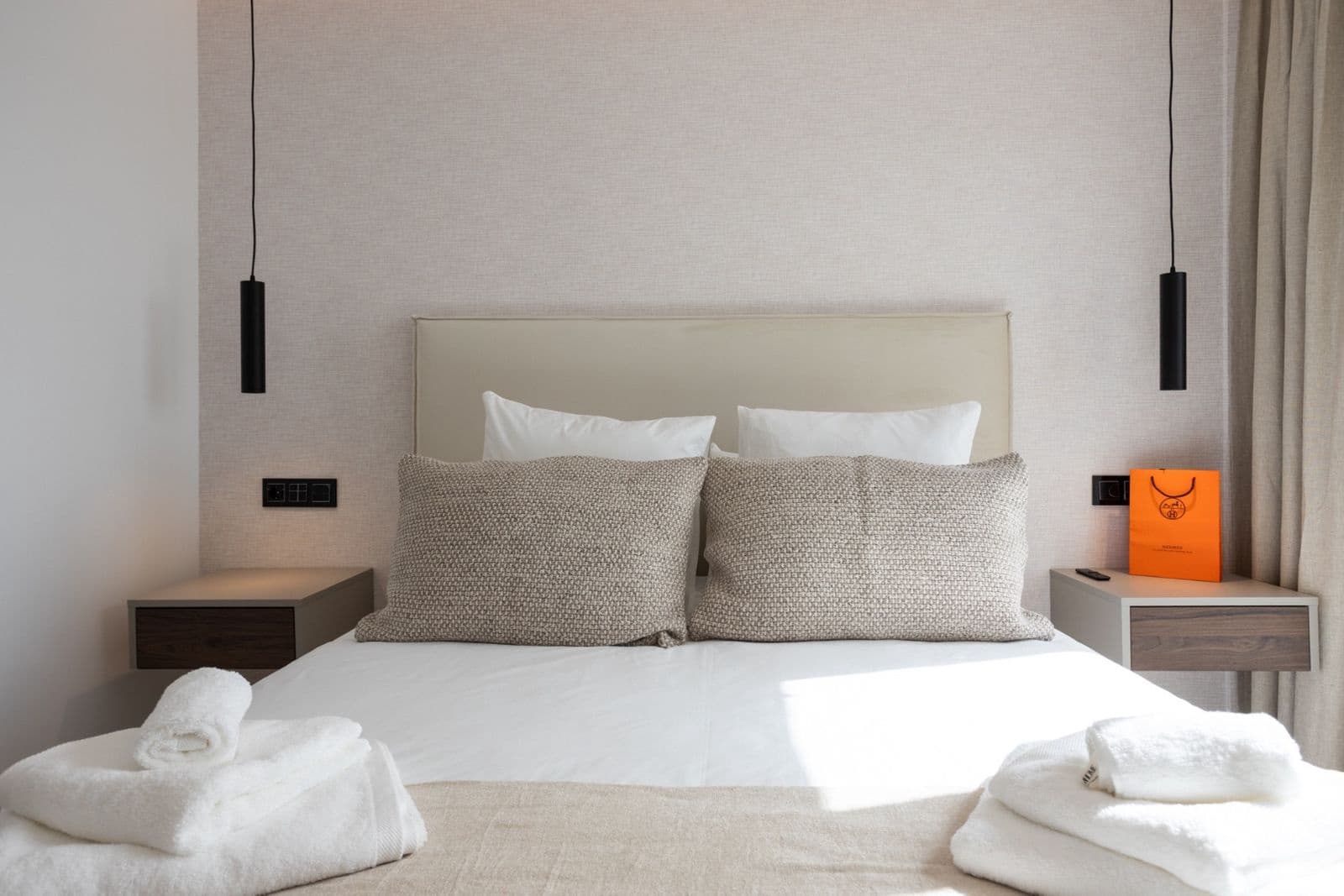 2 bedroom Apartment for sale in Nueva Andalucia - € 890,000 (Ref: 9116808)