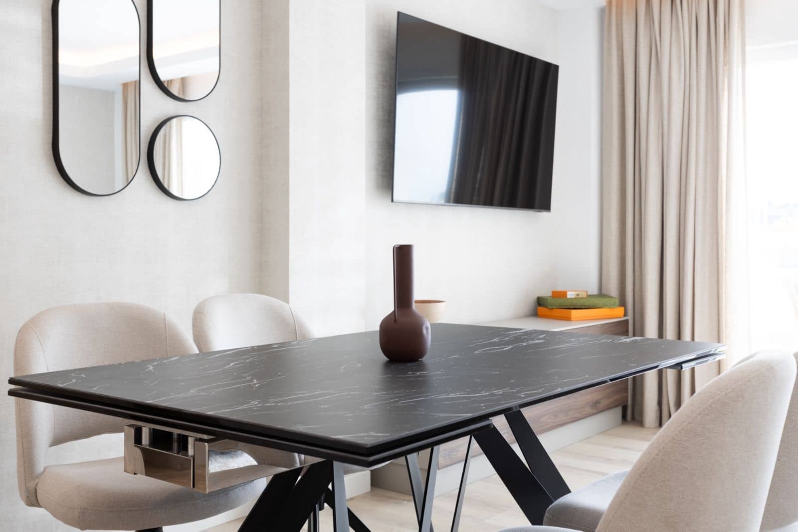 2 bedroom Apartment for sale in Nueva Andalucia - € 890,000 (Ref: 9116808)