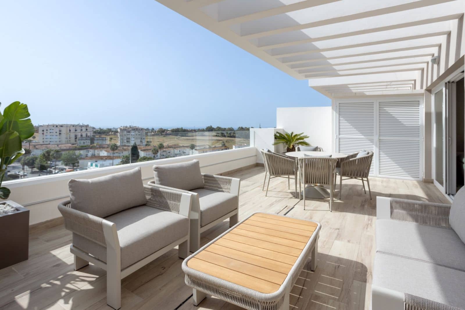 2 bedroom Apartment for sale in Nueva Andalucia - € 890,000 (Ref: 9116808)