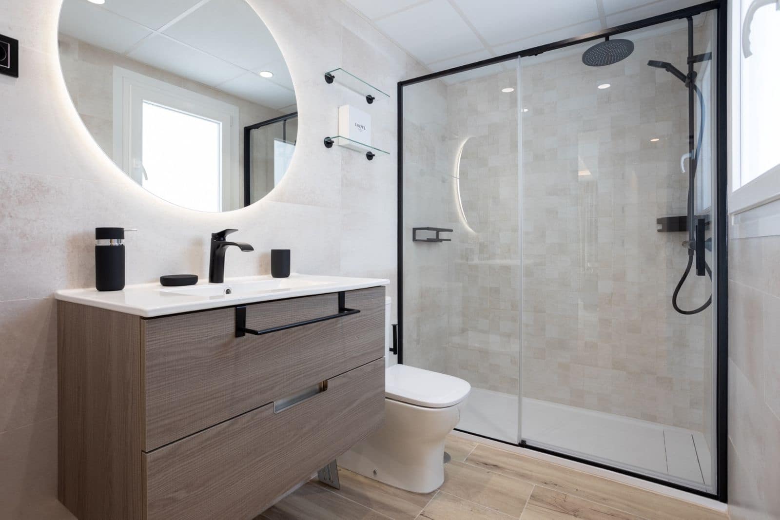 2 bedroom Apartment for sale in Nueva Andalucia - € 890,000 (Ref: 9116808)