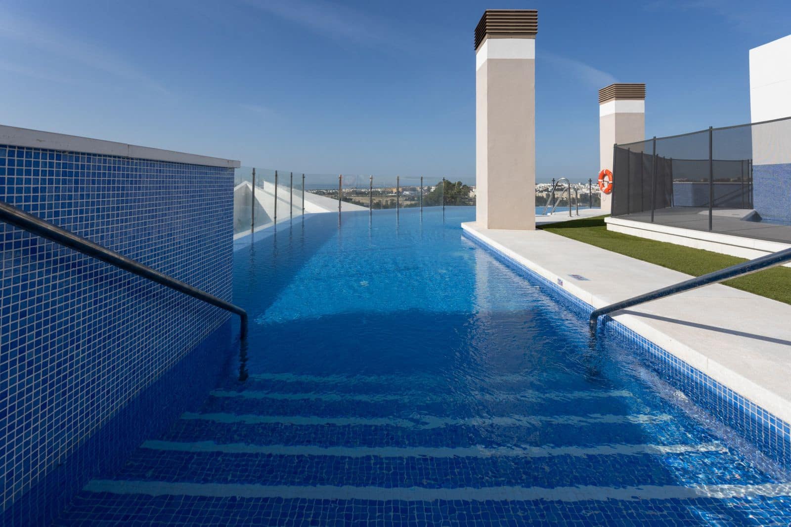 2 bedroom Apartment for sale in Nueva Andalucia - € 890,000 (Ref: 9116808)