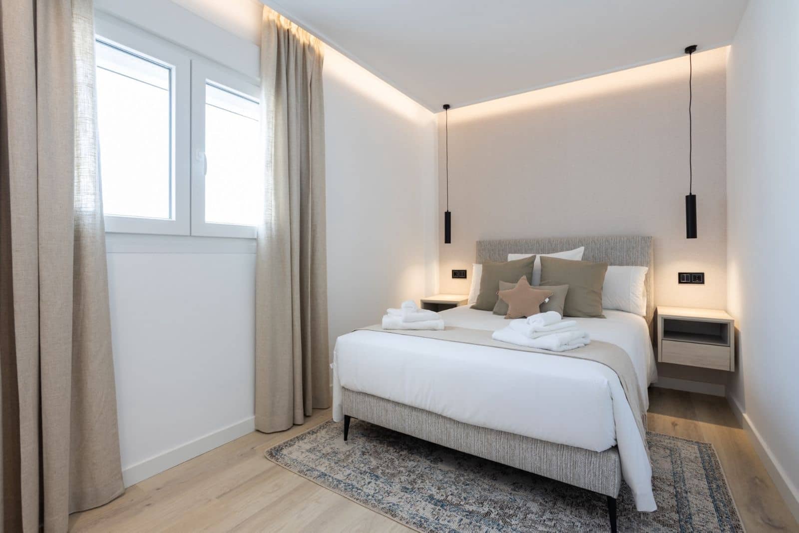 2 bedroom Apartment for sale in Nueva Andalucia - € 890,000 (Ref: 9116808)