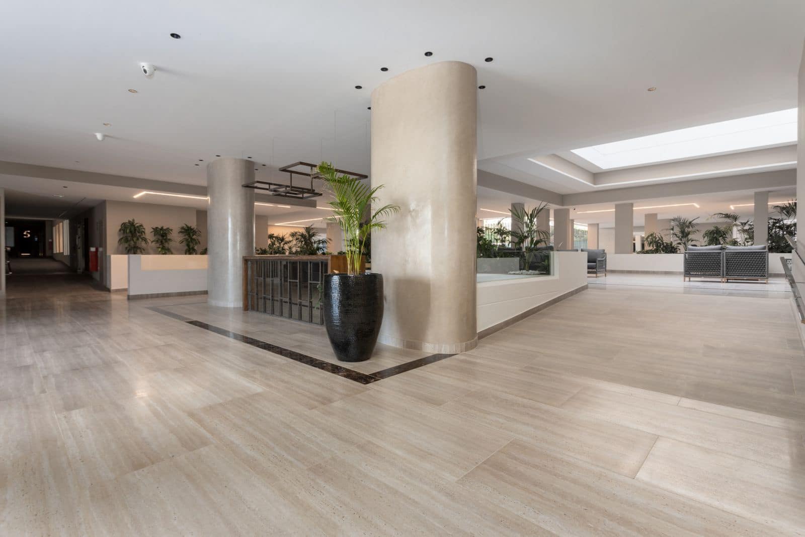 2 bedroom Apartment for sale in Nueva Andalucia - € 890,000 (Ref: 9116808)