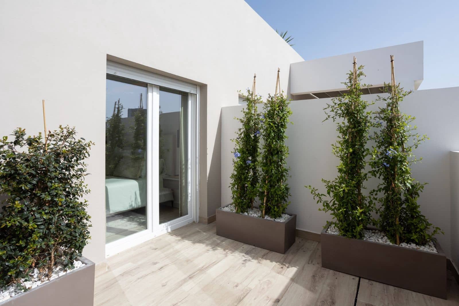 2 bedroom Apartment for sale in Nueva Andalucia - € 890,000 (Ref: 9116808)