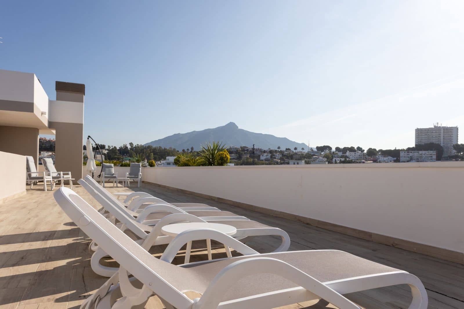 2 bedroom Apartment for sale in Nueva Andalucia - € 890,000 (Ref: 9116808)