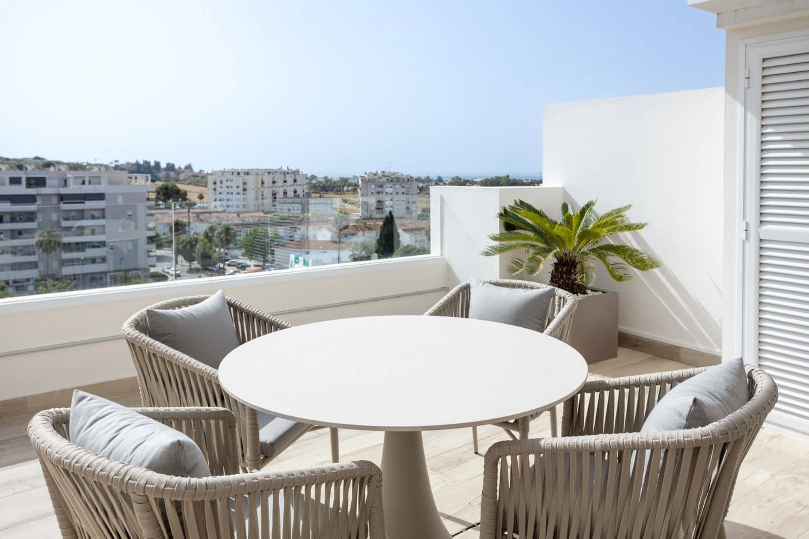 2 bedroom Apartment for sale in Nueva Andalucia - € 890,000 (Ref: 9116808)