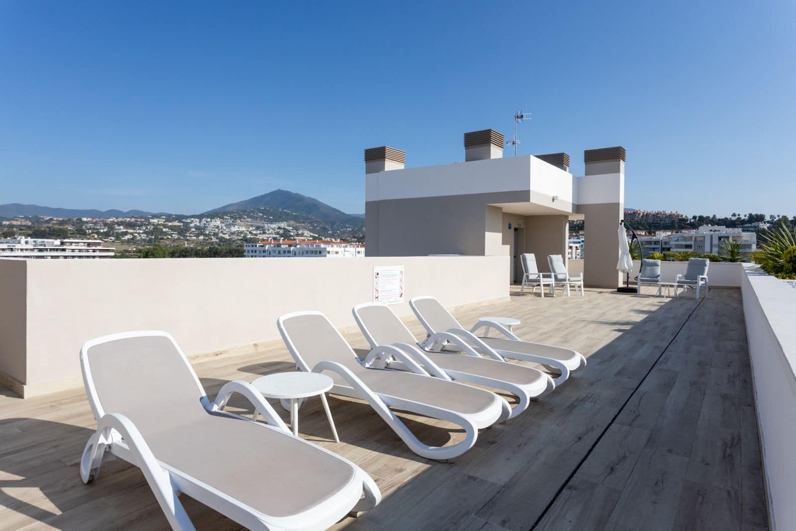 2 bedroom Apartment for sale in Nueva Andalucia - € 890,000 (Ref: 9116808)