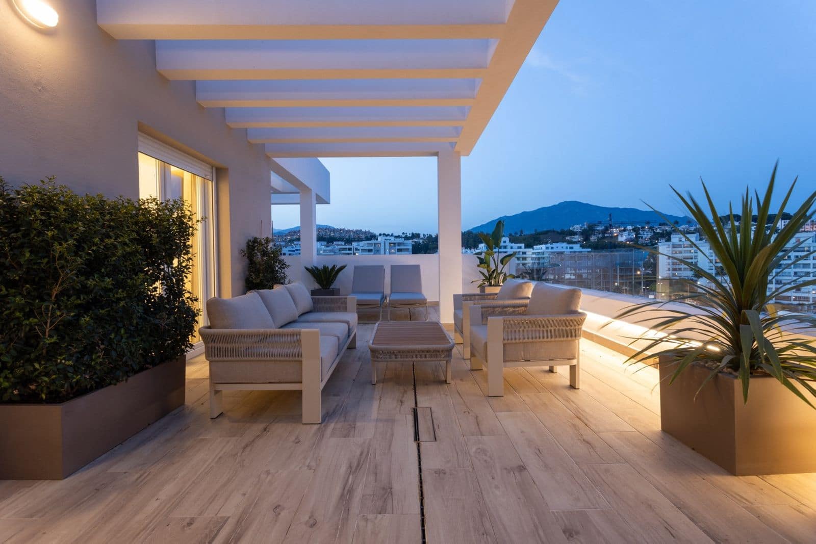 Apartamento de 4 habitaciones en Nueva Andalucia en venta - 1.690.000 € (Ref: 9116809)