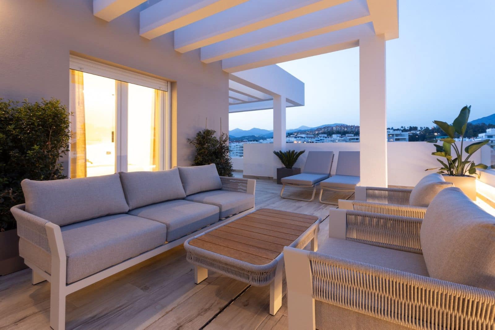 Apartamento de 4 habitaciones en Nueva Andalucia en venta - 1.690.000 € (Ref: 9116809)